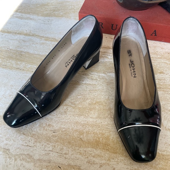 St. John Black White Patent Leather Pump - Picture 2 of 12